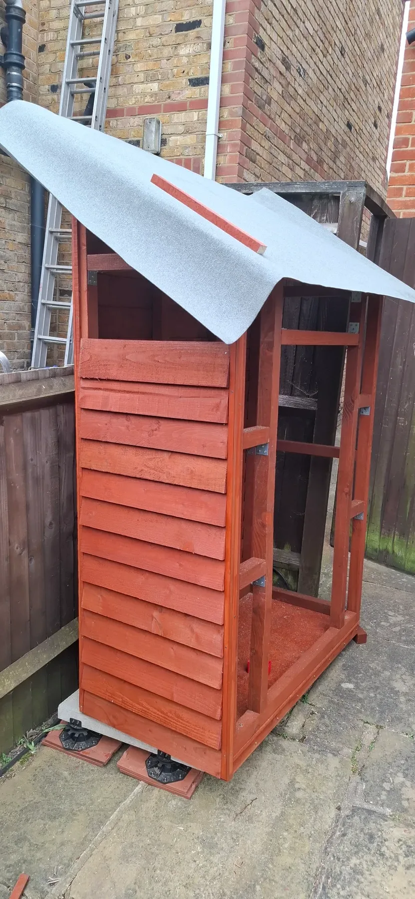 The frame with the grey felt roof covering fitted